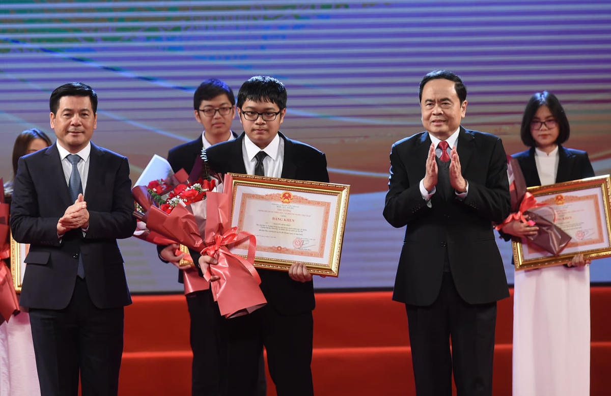 Tuyên dương học sinh THPT đoạt giải Olympic quốc tế 2020