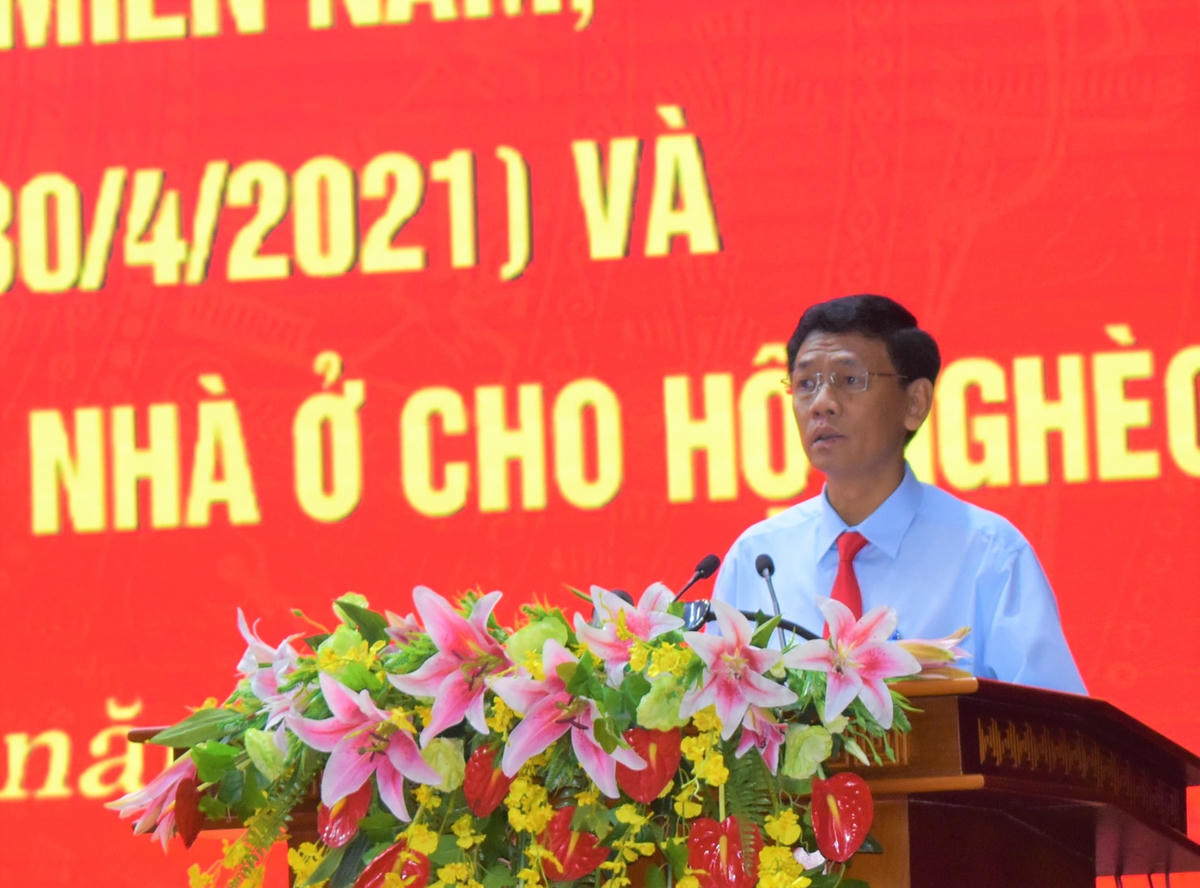 Ông Lâm Văn Mẫn, Bí thư Tỉnh ủy Sóc Trăng phát biểu tại buổi họp mặt. 