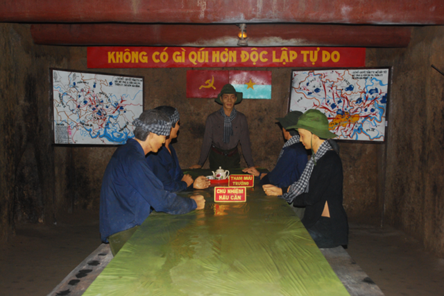 Địa đạo Củ Chi là nơi các lãnh đạo đã sống và làm việc, trực tiếp chỉ đạo, lãnh đạo cách mạng Sài Gòn - Gia Định (ảnh: Địa đạo Củ Chi). 