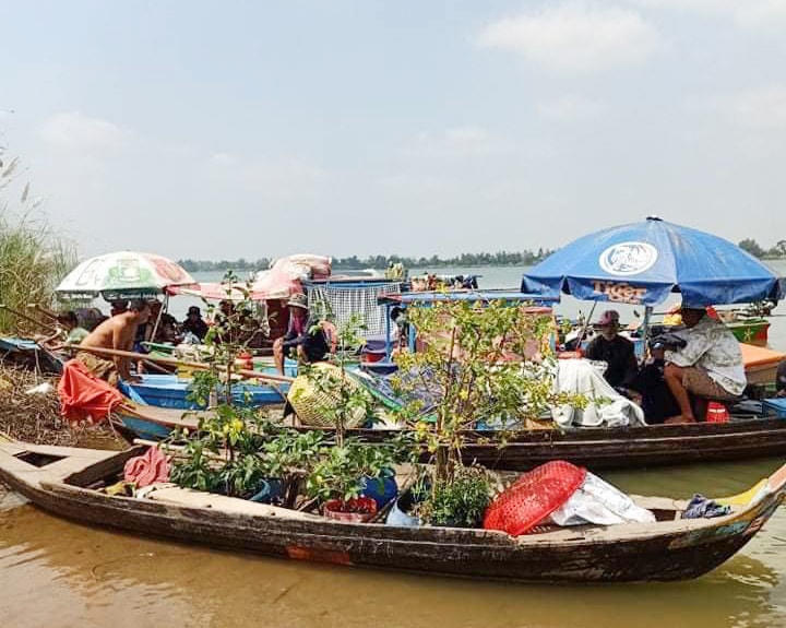 6 gia đình cùng với 35 nhân khẩu dự tính dùng các phương tiện này để vượt biên sang Việt Nam bằng đường sông 