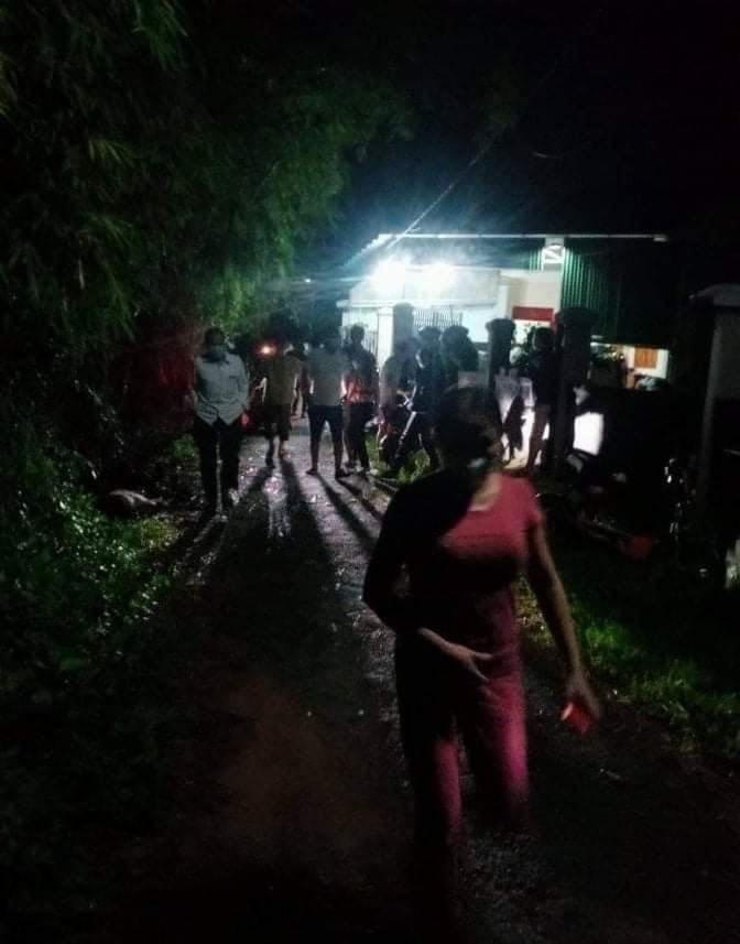 Người dân đến động viên và chia buồn với gia đình cháu Q..