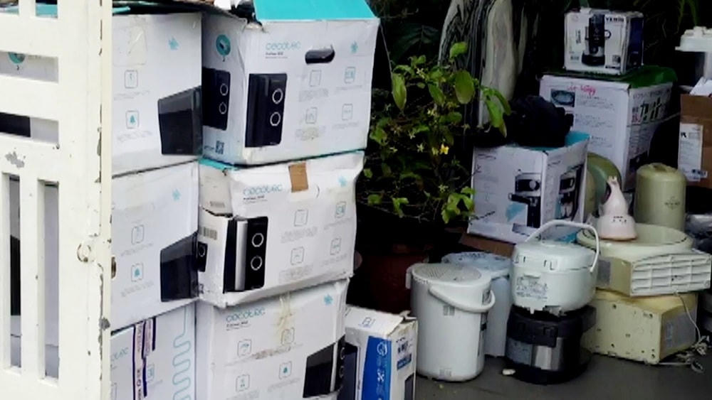 Cận cảnh hơn 1,3 tấn hàng nghi lậu chất đầy nhà thượng tá biên phòng