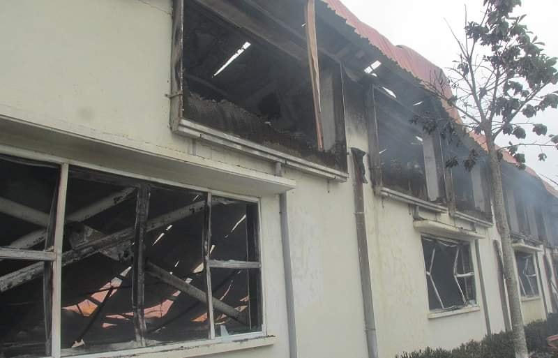 Ngay khi nhận được tin báo, công nhân của nhà máy đã dùng bình cứu hỏa mini để dập lửa nhưng bất thành.