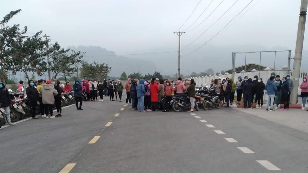 Trong 4 ngày qua, hàng trăm CNLĐ tại Công ty TNHH GtWill đình công để phản đối việc doanh nghiệp cắt thưởng Tết.