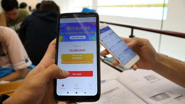 Nhiều app tín dụng bủa vây người tiêu dùng.