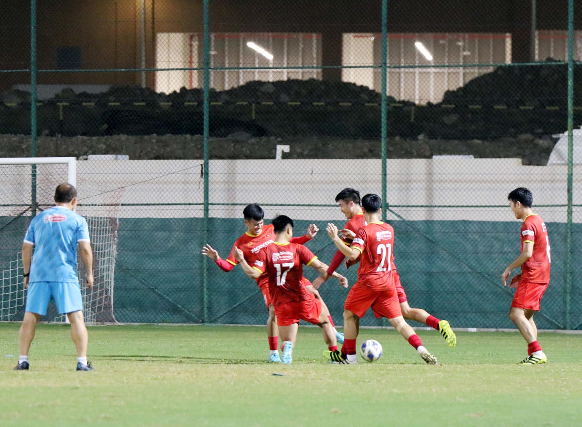 Nụ cười trở lại với các cầu thủ.