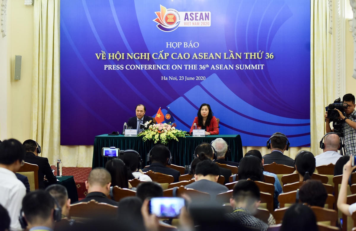 Quang cảnh buổi họp báo.