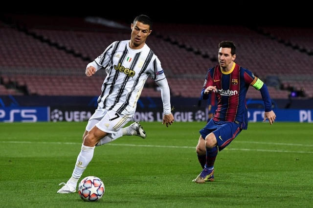 Ngay cả khi có C.Ronaldo và Messi, Juventus và Barcelona vẫn mong manh ở những trận đấu lớn. Họ không có nhiều đóng góp trong việc giành lại bóng.  