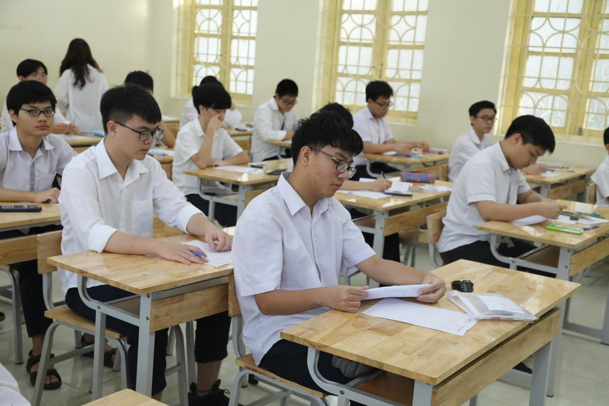 Thí sinh dự thi chuyên vào lớp 10 Hà Nội năm 2020. Ảnh: Phạm Quang Vinh.