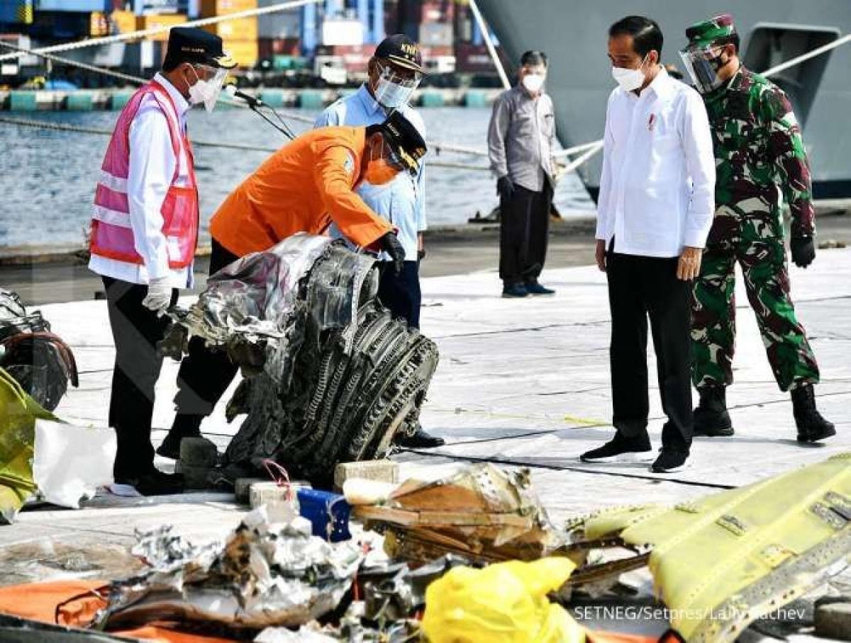 Indonesia: Tìm thấy phần còn lại của hộp đen máy bay rơi xuống biển
