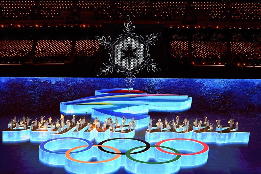 Các em nhỏ biểu diễn tại lễ bế mạc Thế vận hội (Olympic) mùa Đông Bắc Kinh 2022, ngày 20/2/2022. (Ảnh: AFP/ TTXVN).
