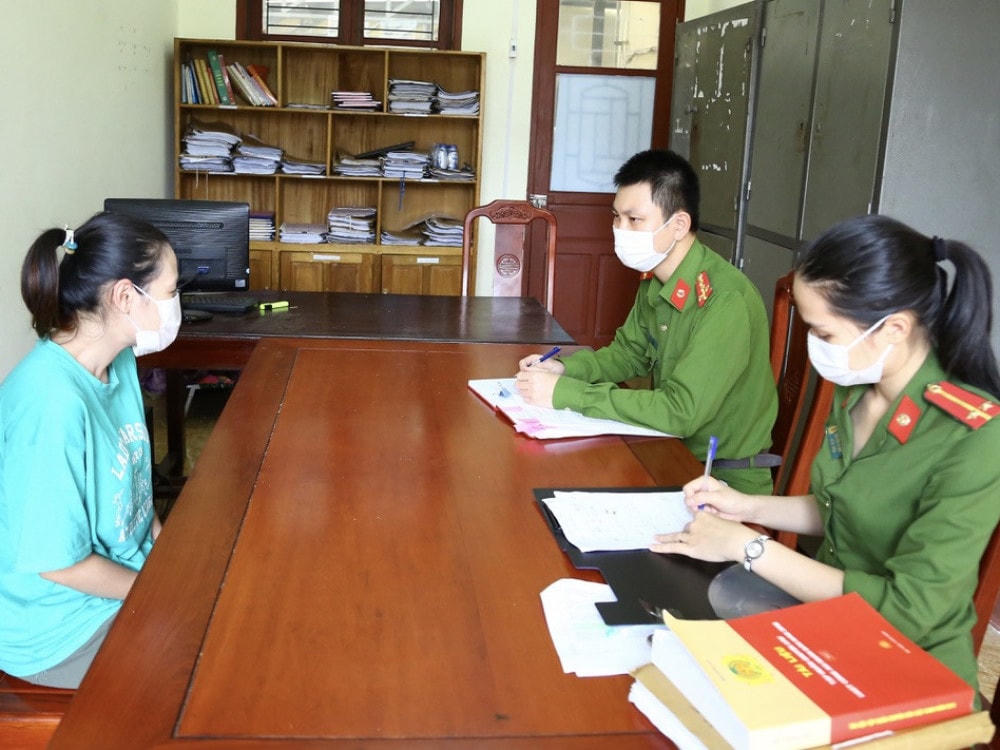 Đối tượng Hà Tú Oanh tại CQĐT.