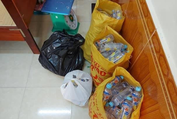 Hơn 180 chái nước, được BGH trường tiều học Quang Trung thu hồi.