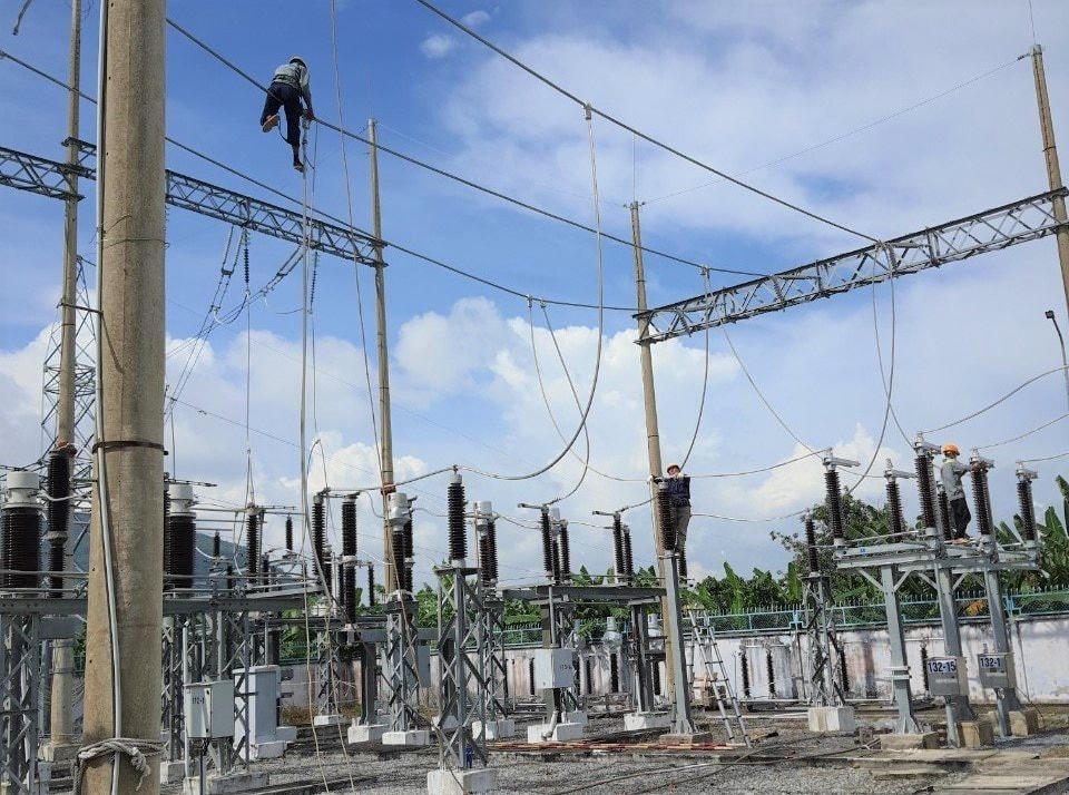 Thúc đẩy tiến độ các dự án xây dựng lưới điện tại Vĩnh Long sau dịch Covid-19