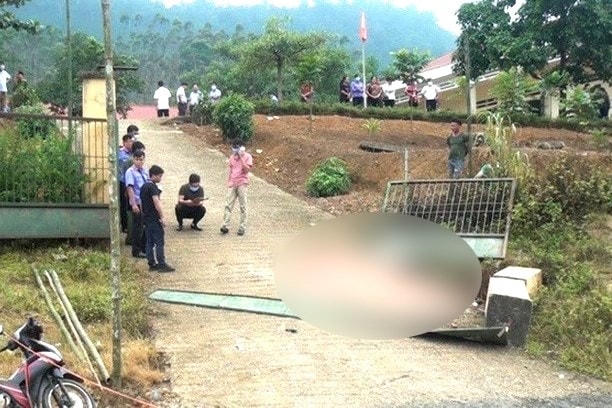 Vụ sập cổng trường tại Lào Cai khiến 3 trẻ thiệt mạng.