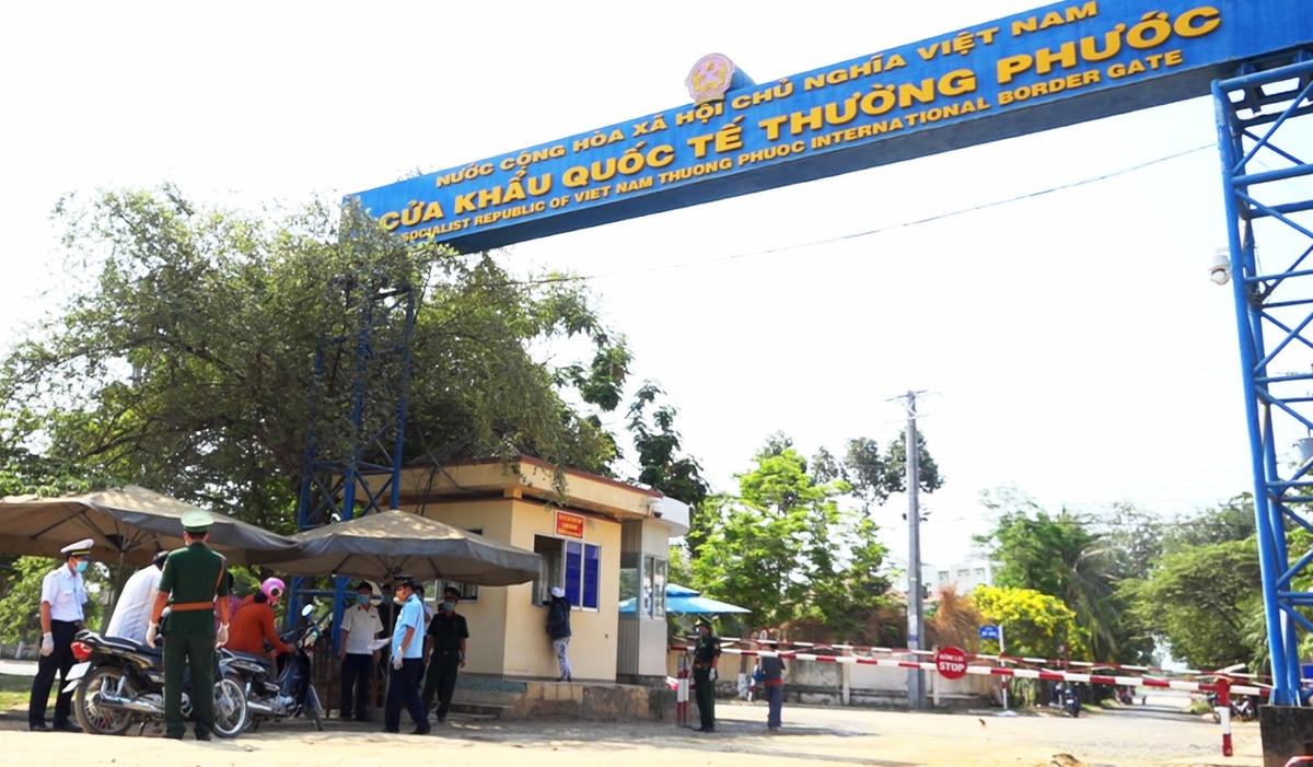 Kiểm tra, kiểm soát tại Cửa khẩu quốc tế Thường Phước, tỉnh Đồng Tháp.