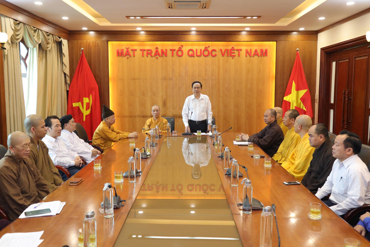 Quang cảnh buổi tiếp nhận.