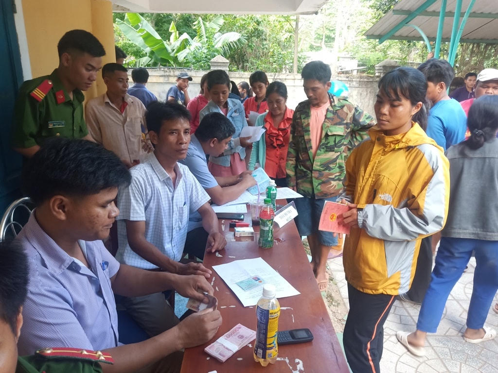 Tỉnh Quảng Trị hoàn tất chi trả đợt 1 người dân bị ảnh hưởng bởi dịch Covid-19. Ảnh: L.Lý.