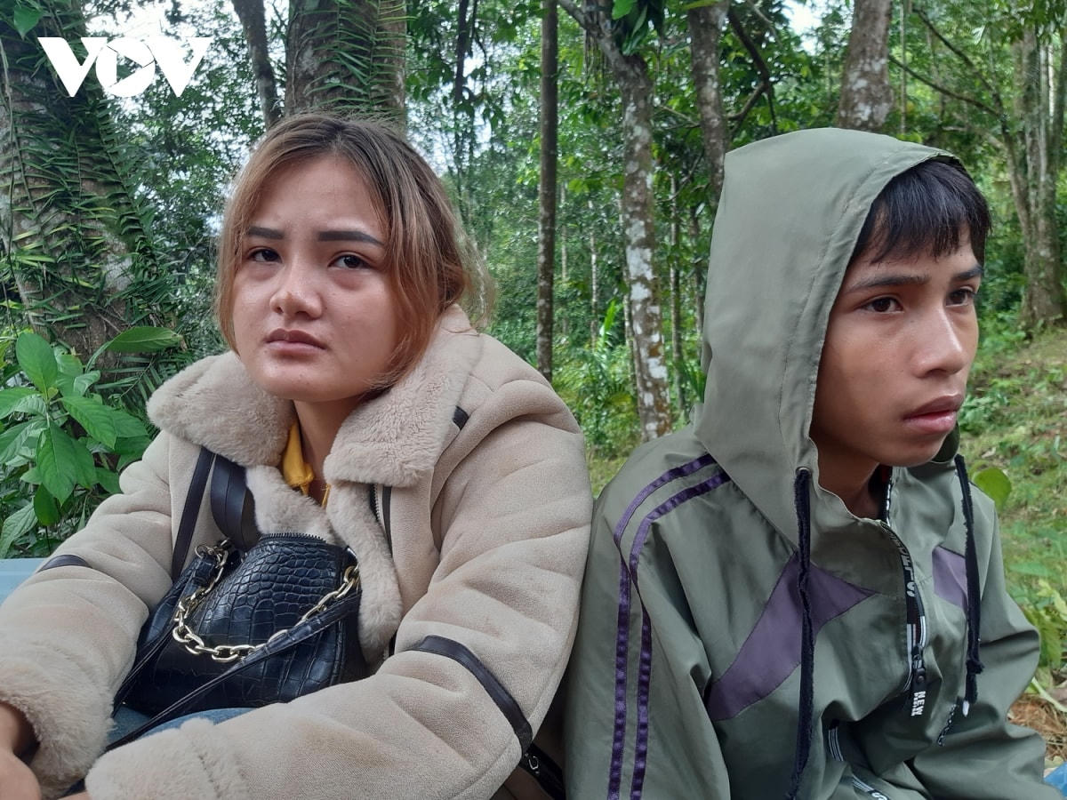 Hồ Thị Hòa có ba mẹ, con trai 4 tuổi, em gái thiệt mạng và mất tích cùng Lê Thanh Tú (con trai ông Lê Hoàng Việt, Bí thư Đảng ủy xã Trà Leng) là cháu ngoại của ông Hồ Văn Đề.