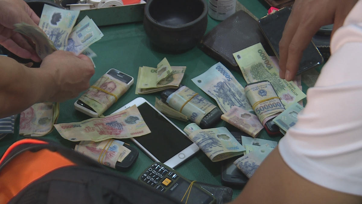 Hàng chục đối tượng tổ chức đá gà ăn tiền trong rẫy cà phê