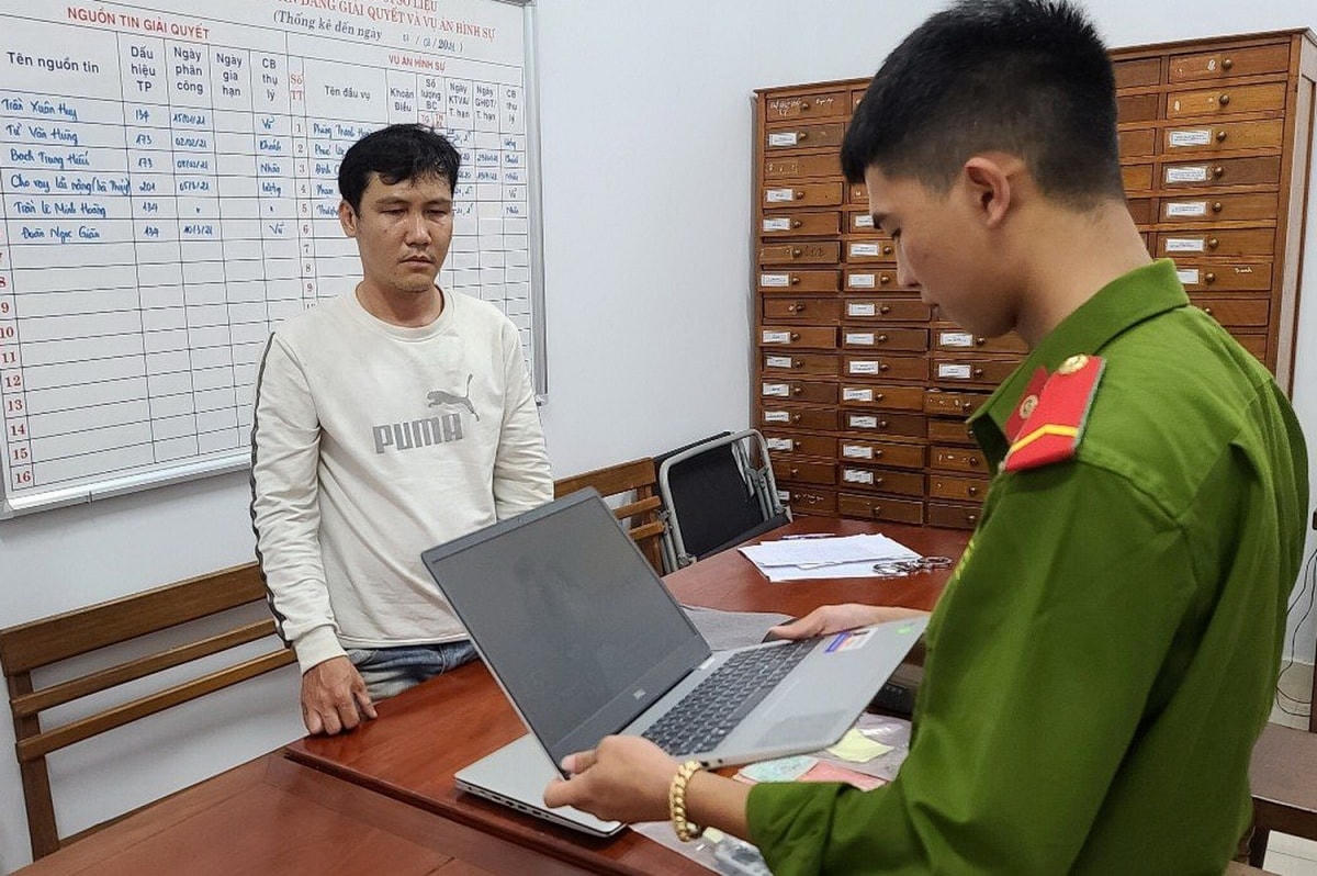 Trần Văn Quang tại cơ quan công an (Ảnh Công an quận Sơn Trà cung cấp)