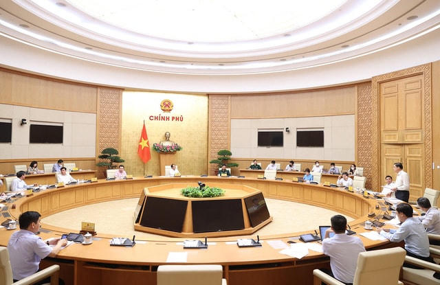Phó Thủ tướng Lê Văn Thành nghe đại diện các địa phương góp ý. Ảnh VGP/Đức Tuân.