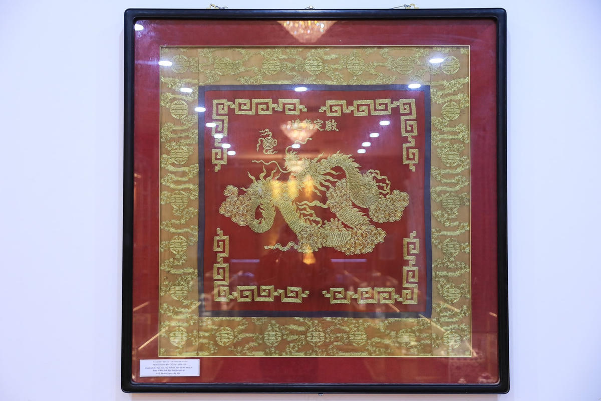 Giới thiệu cổ vật cung đình Huế