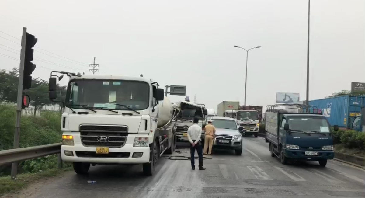 Hiện trường vụ tai nạn liên hoàn.