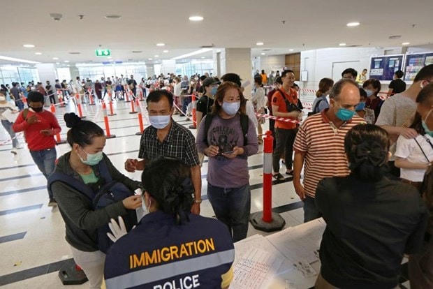 Hành khách tại một sân bay ở Thái Lan. (Nguồn: chiangraitimes.com).