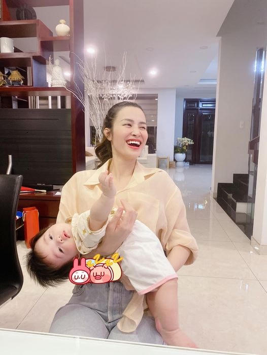 Ông Cao Thắng trêu con gái là “Nghệ sĩ" uốn dẻo chuyên nghiệp?”