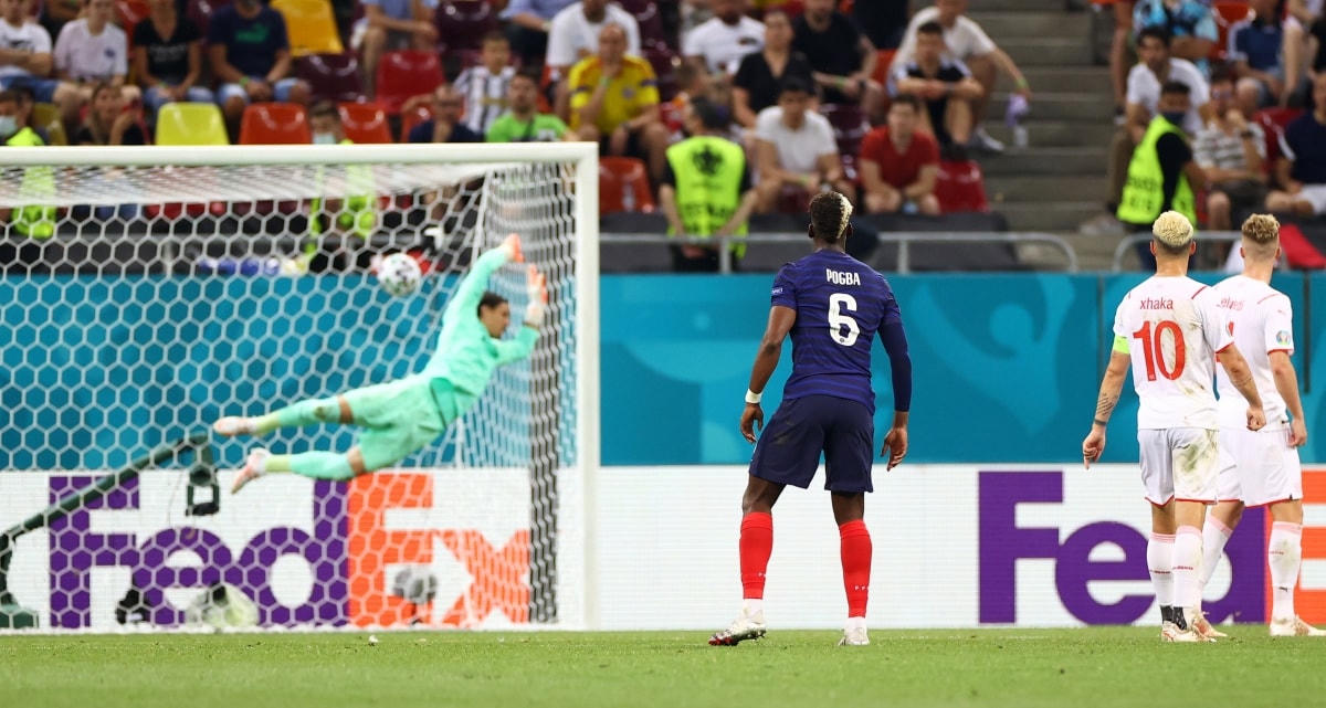 Siêu phẩm của Pogba giúp Pháp dẫn trước 3-1.