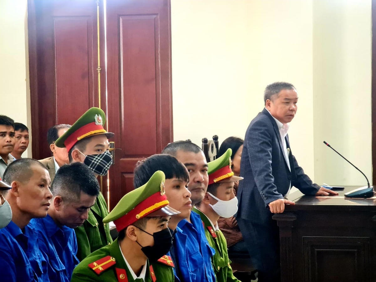 Chủ tịch HĐQT Công ty Hoàng Long tại tòa.