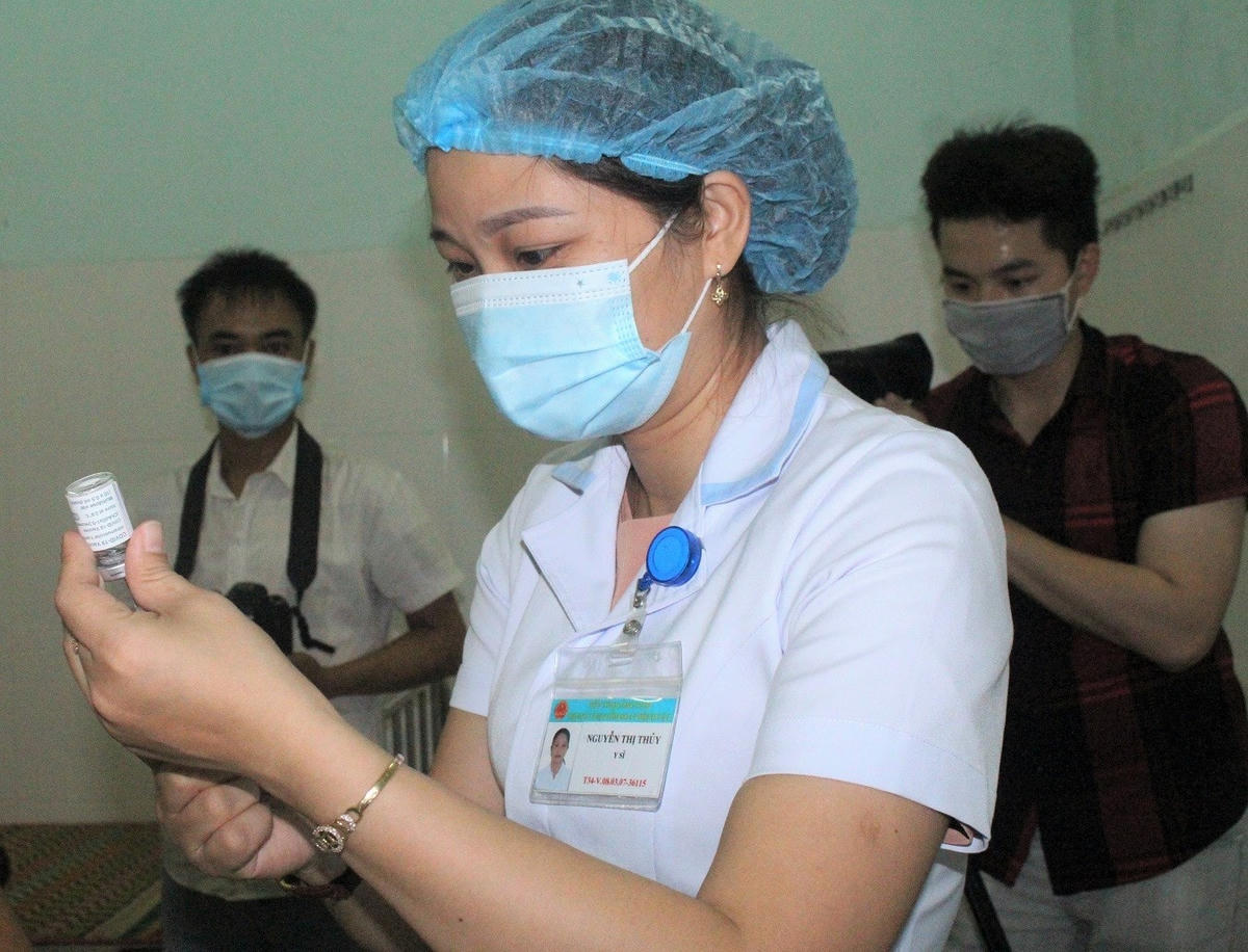 Những lô vaccine Covid-19 được nhân viên y tế tiêm cho người dân.
