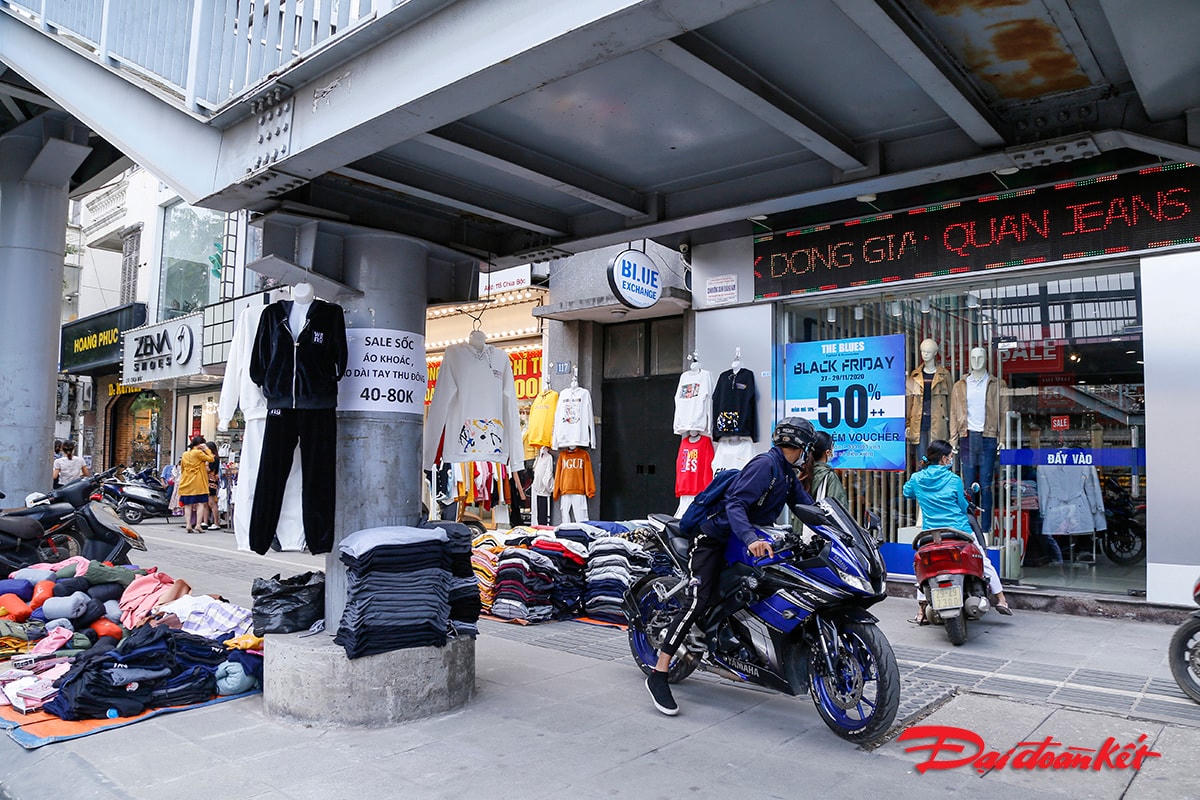 Việc giảm giá sâu cũng là cơ hội kích cầu mua sắm sau một thời gian dài bị ảnh hưởng bởi dịch bệnh.