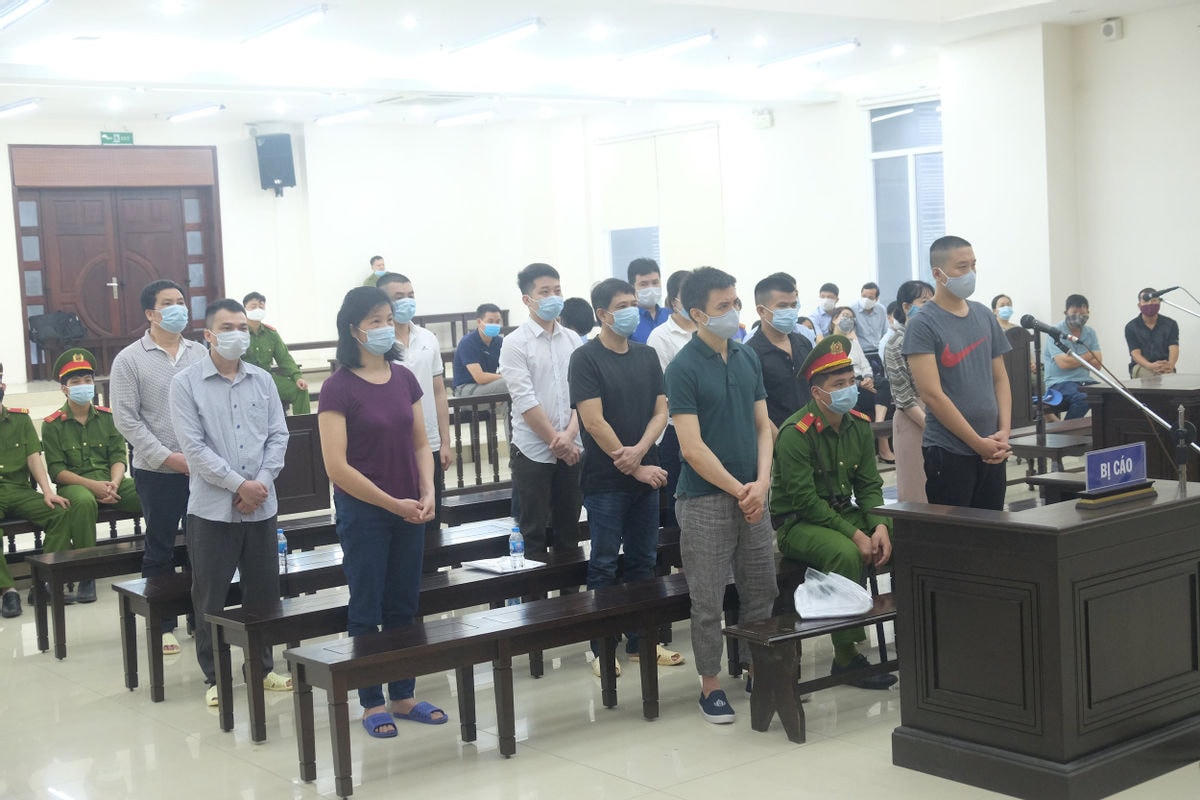 Các bị cáo trong phiên xét xử.
