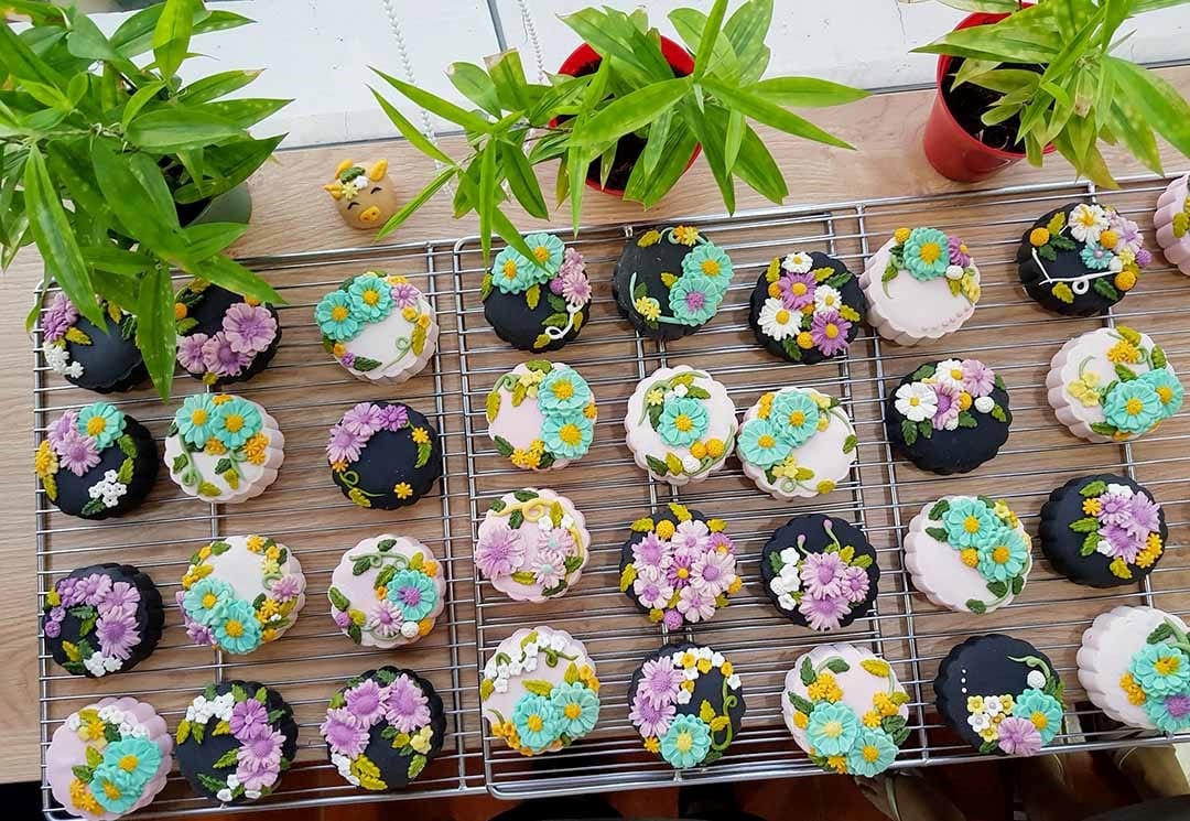 Thị trường bánh trung thu vẫn sôi động dù tình hình dịch bệnh căng thẳng.