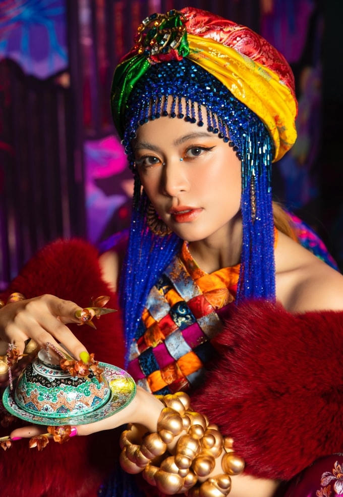 Tạo hình của Hoàng Thùy Linh trong MV "Gieo quẻ". Ảnh: Ngoisao.net.