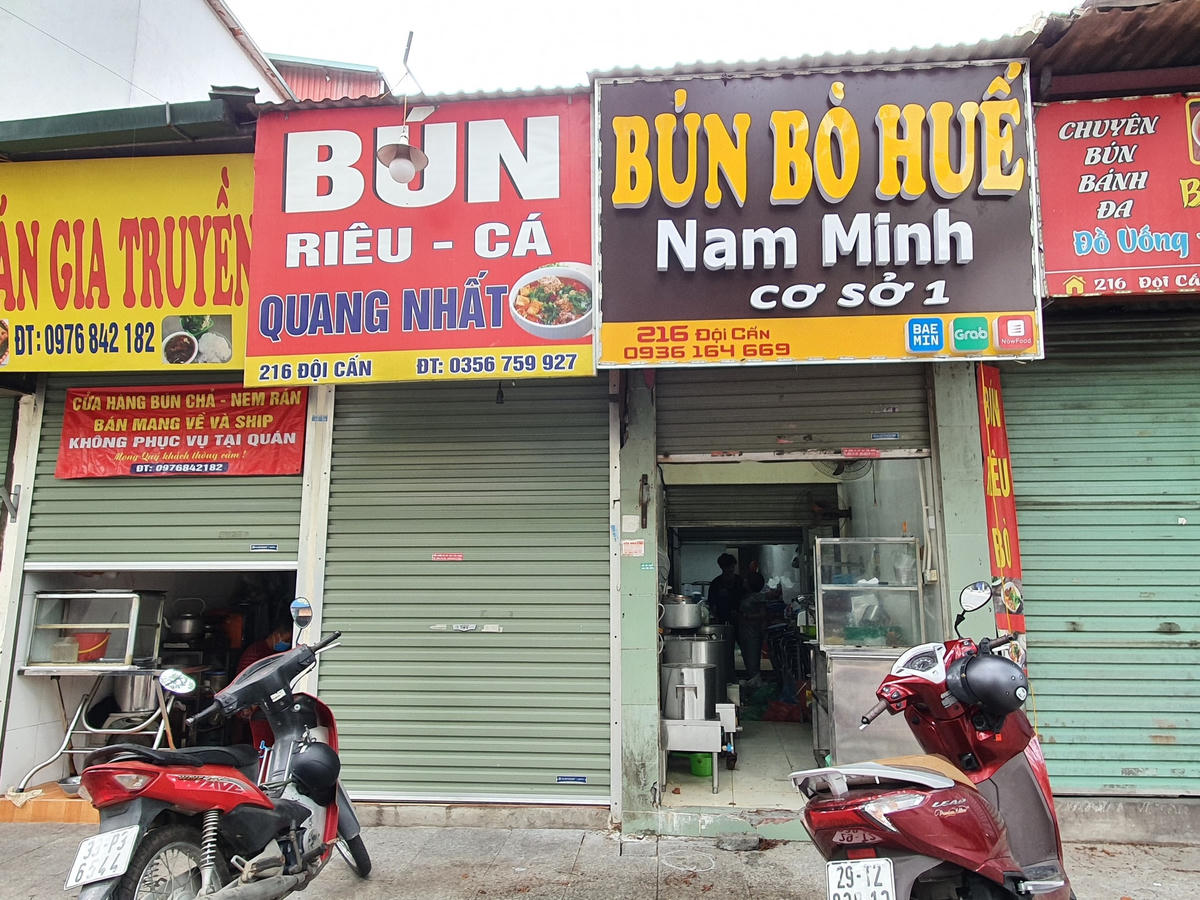 Điều kiện để mở cửa trở lại đối với các cơ sở tại các quận, huyện, thị xã kể trên là phải hoạt động theo sự quản lý, giám sát, kiểm tra của chính quyền địa phương.