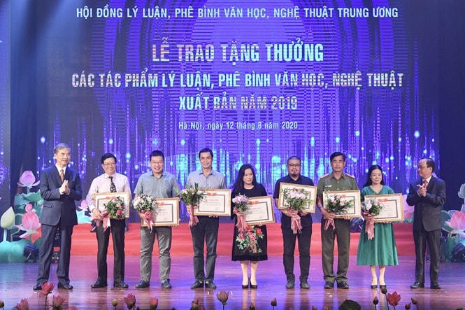 Lễ trao tặng thưởng các tác phẩm lý luận, phê bình VHNT xuất bản năm 2019.