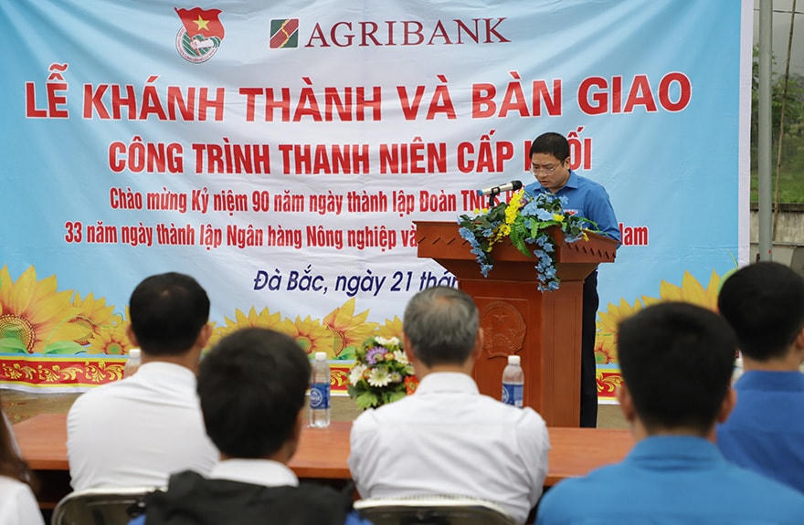 Đồng chí Hoàng Anh Việt  - UV Ban chấp hành Đoàn khối DNTW, Bí thư đoàn Agribank phát biểu tại buổi lễ.