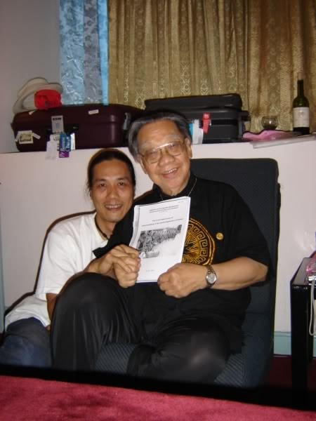 Nhà nghiên cứu Bùi Trọng Hiền bên GS Trần Văn Khê ảnh tư liệu.