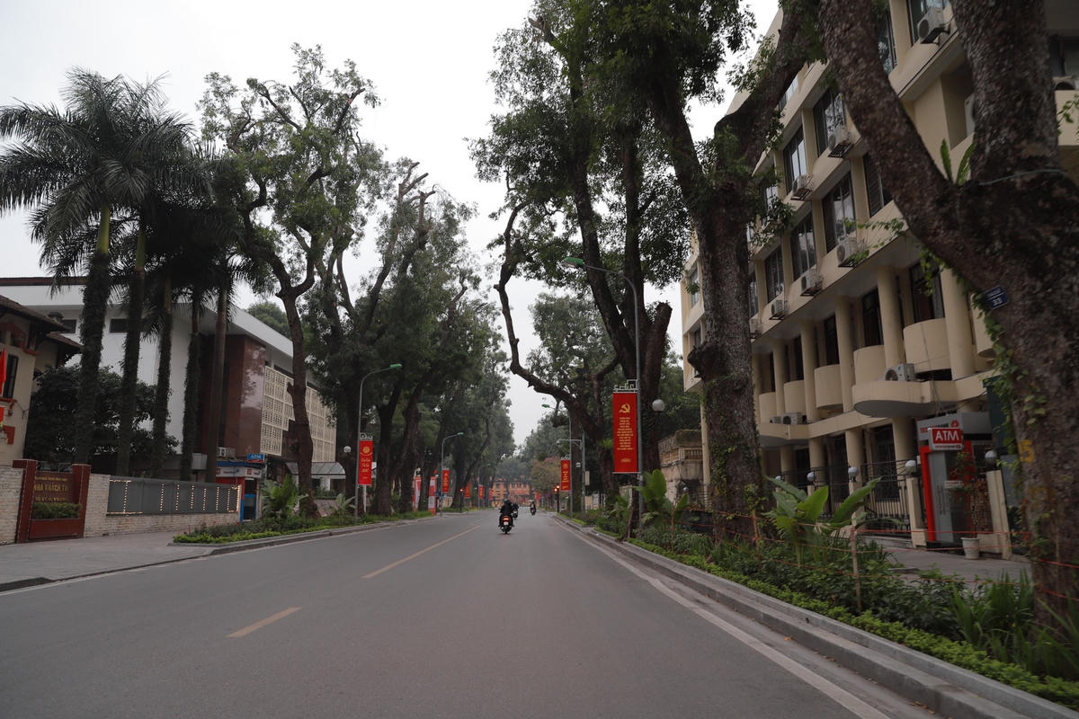 Ngắm Hà Nội bình yên trong ngày đầu năm mới