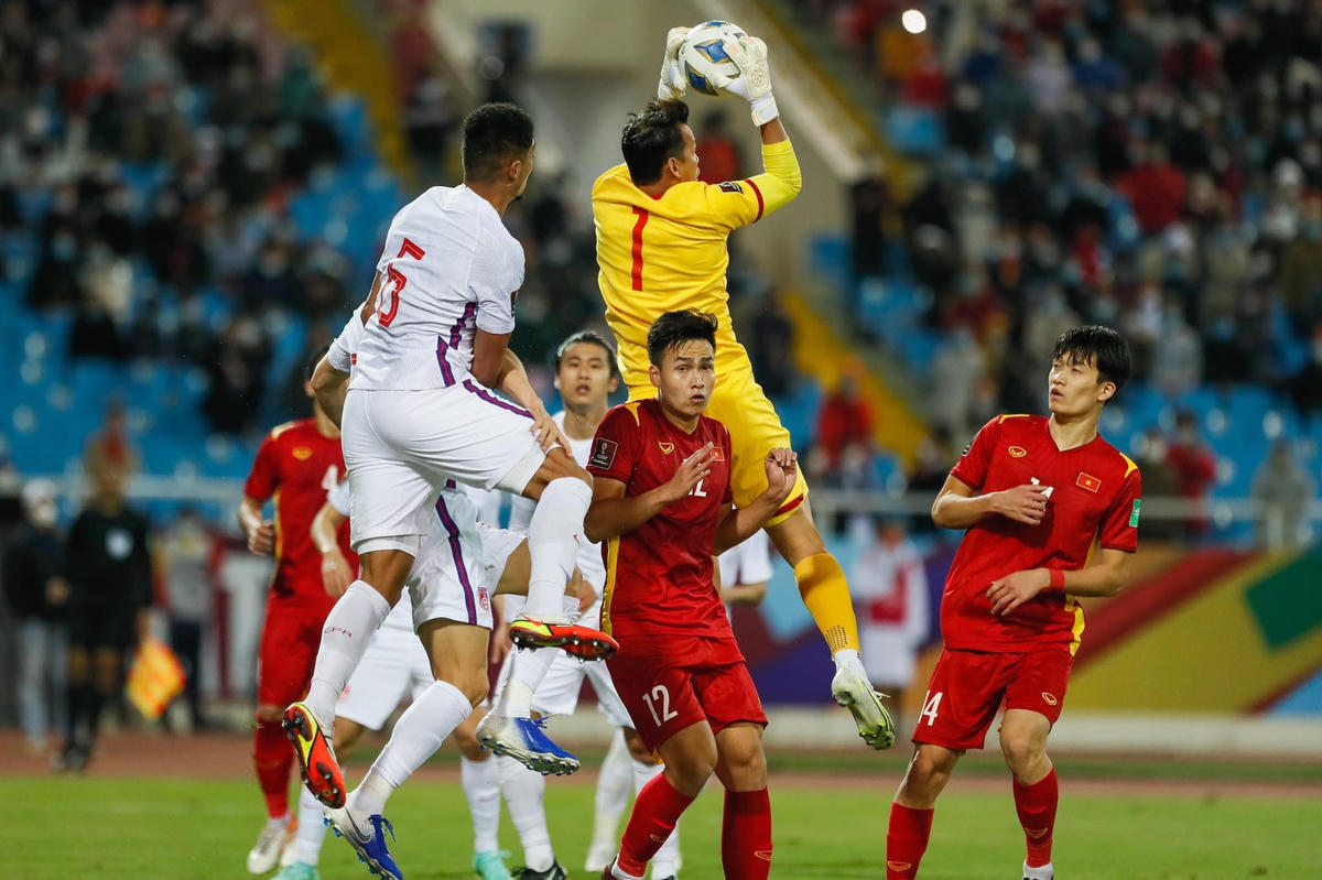 Thủ môn Tấn Trường cũng hoàn thành rất tốt nhiệm vụ của mình khi được tùng vào sân thay thủ môn Nguyên Mạnh.