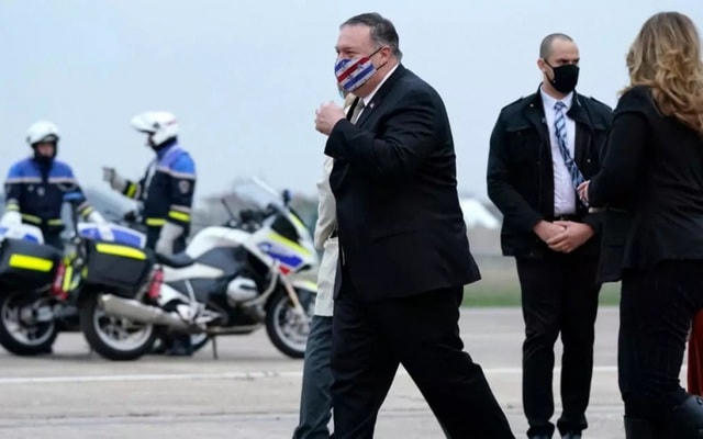 Ngoại trưởng Mỹ Pompeo tới Pháp. Ảnh: France24.  