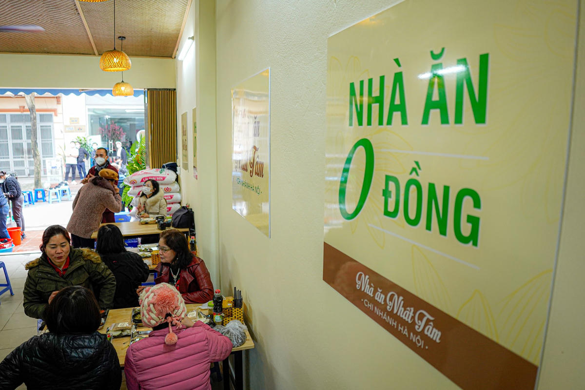 Đa phần, các thực khách  đến đây đều là nữ. Ngoài ra, trong lúc dùng bữa các thực khách đều được nghe tiếng nhạc thiền.