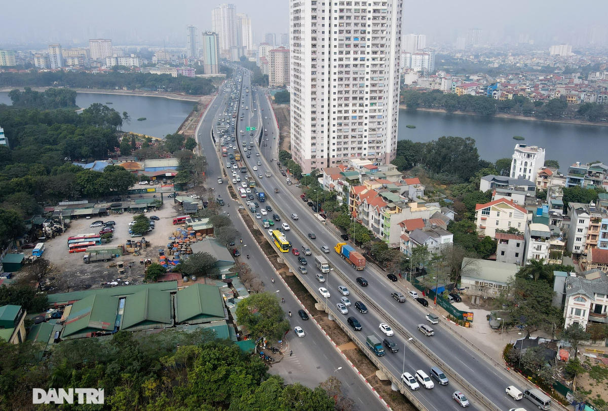 Người dân đổ về quê nghỉ Tết sớm, đường phố cửa ngõ Hà Nội ùn ứ kéo dài