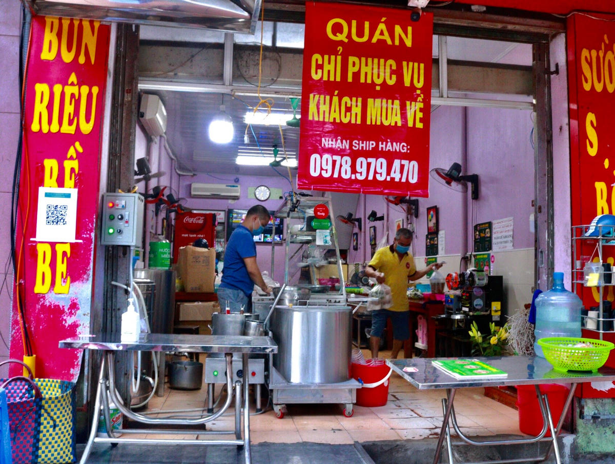 Những biện pháp phòng dịch được anh nghiêm chỉnh thực hiện trong những ngày này.