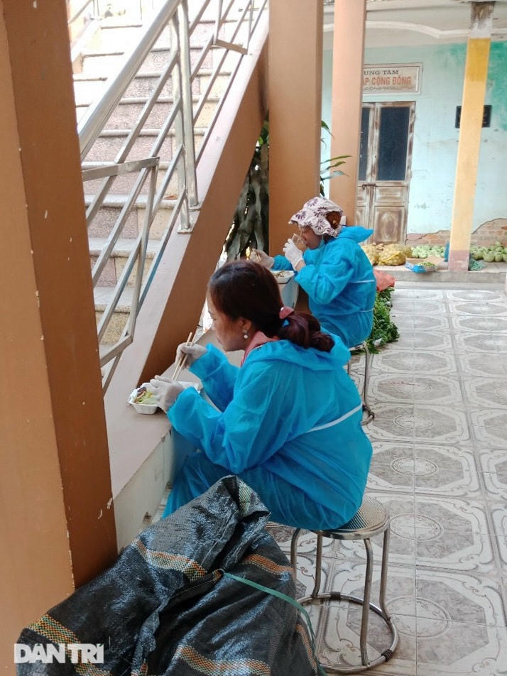 Giờ nghỉ trưa dùng bữa của những 