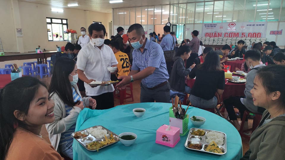 Phục vụ 30 phút tại quán cơm, ông Đoàn Ngọc Hải được trả 60 triệu đồng
