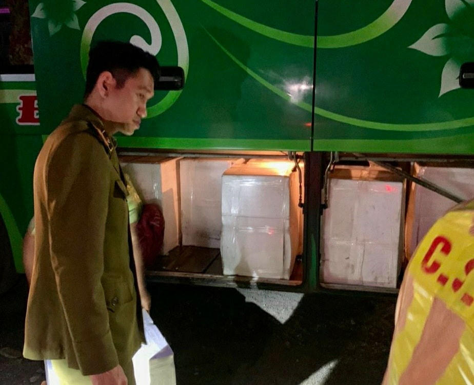 Thời điểm kiểm tra, tài xế không xuất trình được giấy tờ chứng minh nguồn gốc số nội tạng này.